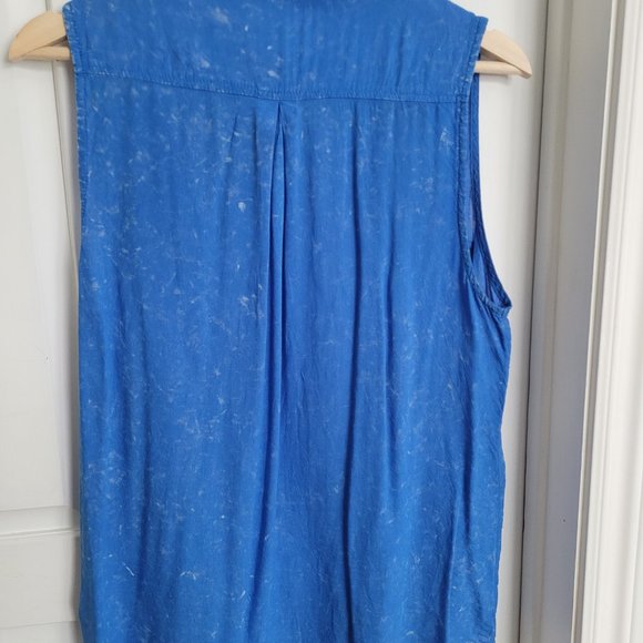 Sleeveless Blouse with Collar - Picture 3 of 4